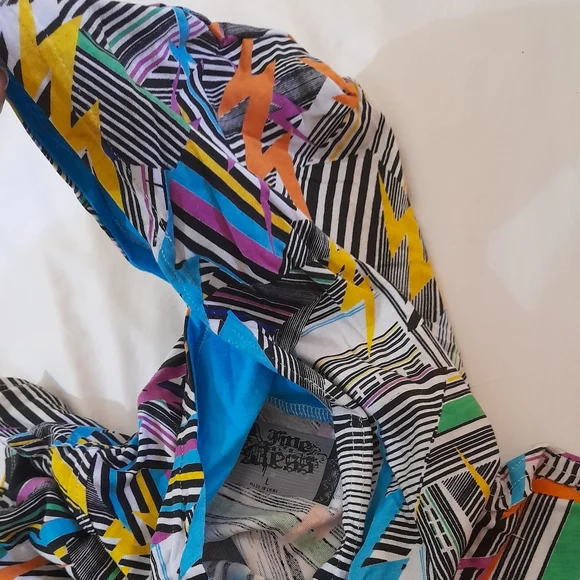 ● NWT Hot Topic | Workout Sleeveless Hoddie - Picture 6 of 12